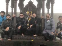 मेघडंबरीतील फोटोसेशनमुळे टीका, रितेश देशमुखचा माफीनामा