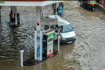 नाग\'पूर\' : 450 विद्यार्थ्यांची सुखरुप सुटका, शहरात दिवसभर पूरस्थिती