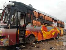 पुणे-बंगळुरु महामार्गावर बस नदीत पडता-पडता वाचली