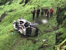 तिलारी घाटात कार दरीत कोसळून पाच जणांचा मृत्यू
