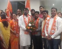 भाजपसमोर 30 लाखाचा चेक झळकवणारा कार्यकर्ता शिवसेनेत