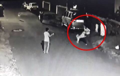 CCTV: नाशिकमध्ये मोकाट कुत्र्याचा मुलीवर हल्ला CCTV: नाशिकमध्ये मोकाट कुत्र्याचा मुलीवर हल्ला