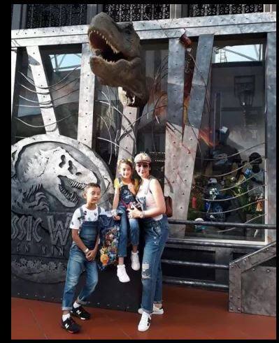 बॉलिवूड अभिनेता संजय दत्तची पत्नी मान्यता सध्या मुलांसोबत सिंगापूरमध्ये सुट्ट्या एन्जॉय करत आहे. ती आपले फोटो सोशल मीडियावर शेअर करत आहे. (Photo: maanayata)