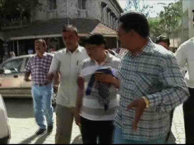 सतीश चिखलीकर लाचप्रकरणाची मूळ फाईल कोर्टातून गायब engineer Satish Chikhalikar who accused in bribe case file missing सतीश चिखलीकर लाचप्रकरणाची मूळ फाईल कोर्टातून गायब