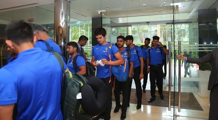 या दौऱ्यातील पहिला चार दिवसीय कसोटी सामना 17 जुलै ते 20 जुलै दरम्यान तर दुसरा सामना 24 ते 27 जुलै दरम्यान खेळवला जाईल. तर वन डे मालिका 30 जुलै ते 10 ऑगस्टदरम्यान खेळवण्यात येणार आहे. अर्जुनसोबत टीम इंडियाचे अन्य सहकारीही श्रीलंका दौऱ्यासाठी सज्ज आहेत.