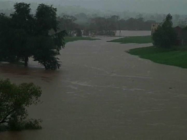 heavy rain in Kolhapur, panchaganga river overflow, radhanagari  dam full पंचगंगेची इशारा पातळीकडे वाटचाल, कोल्हापुरात सर्व नद्या तुडुंब