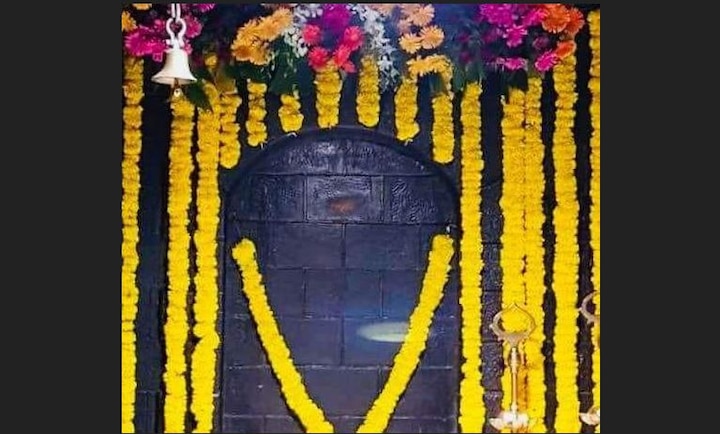 miracle news viral in shirdi temple साईंच्या शिर्डीत चमत्काराची चर्चा, भाविकांची मोठी गर्दी