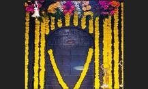 साईंच्या शिर्डीत चमत्काराची चर्चा, भाविकांची मोठी गर्दी