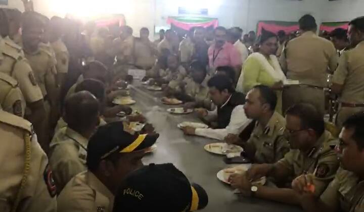 पावसाळी अधिवेशनासाठी 15 जिल्ह्यातले पोलीस सध्या नागपुरात आहेत.