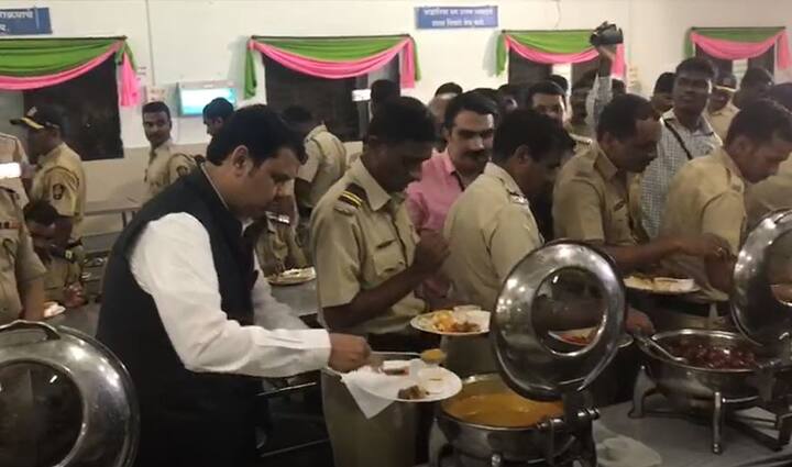 अधिवेशन काळातील पोलिसांच्या कामगिरीबद्दल मुख्यमंत्र्यांनी सर्वांचं कौतुक केलं.