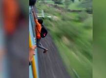 दारु पिऊन लटकत प्रवास, चालत्या ट्रेनमधून तरुण पडला