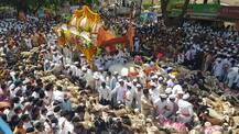 काटेवाडीत तुकोबांच्या पालखीच्या रथाभोवती मेंढ्यांचं रिंगण