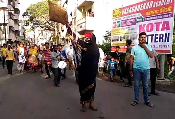 सांगलीतल्या रस्त्यावर भुताची आई ‘तडकडताई’