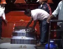 दूध आंदोलन, कुठे तोडफोड, तर कुठे पोलीस बंदोबस्तात टँकर रवाना