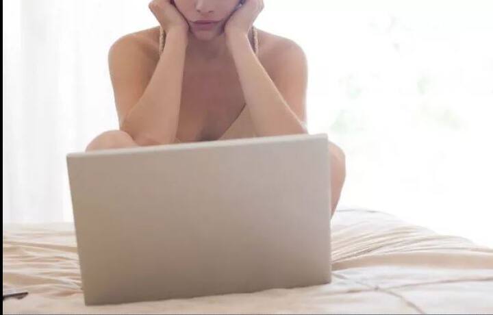 दहा पैकी चार महिलांना नग्न महिला आणि दहापैकी तीन महिलांना फीमेल सेक्स पहायला आवडतो. (फोटो सौजन्य: गुगल)