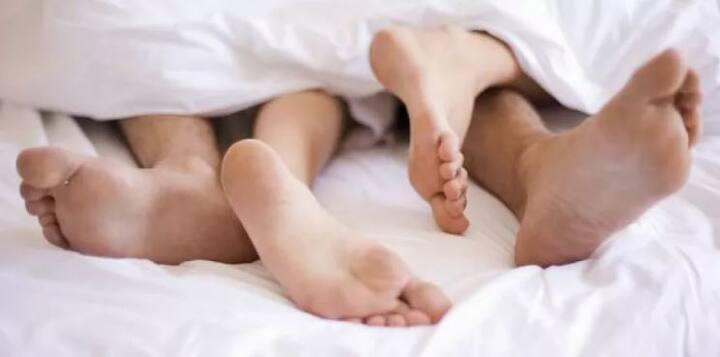 सेक्स टॉईजचा वापर अलिकडे वाढला आहे. या सर्वेतही महिलांनी सेक्स टॉईज आवडतात, असं म्हटलं. (फोटो सौजन्य: गुगल) 