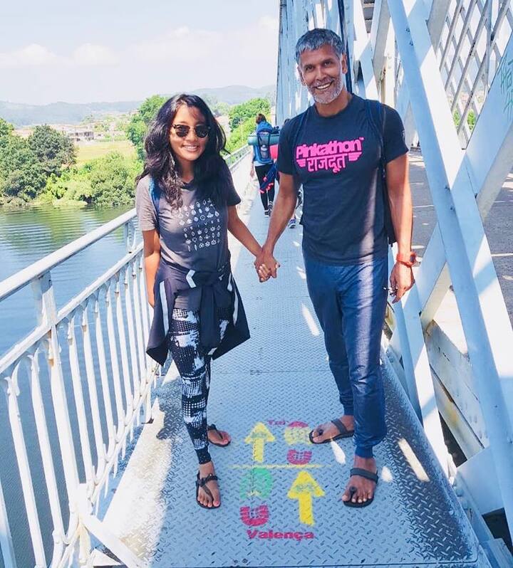 कलर्सने बिग बॉसमध्ये सहभागी होण्याची ऑफर दिली असताना, अद्याप मिलिंद आणि अंकिताने आपला निर्णय कळवलेला नाही. जर हे 'पॉवर कपल' बिग बॉसमध्ये सहभागी झालं, तर त्याचा फायदा नक्कीच टीआरपीच्या रुपात कलर्स वाहिनीला होईल. 