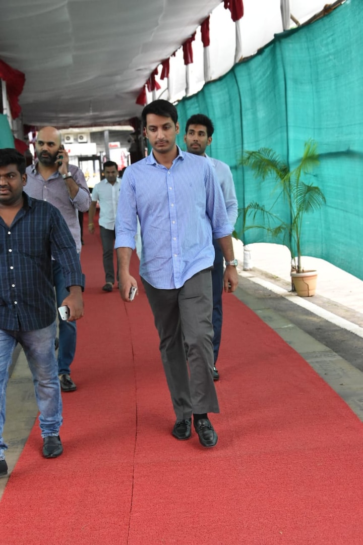 पार्थ पवार यांनी संविधान मार्चमध्ये मुंबईत सहभाग घेतला होता. 