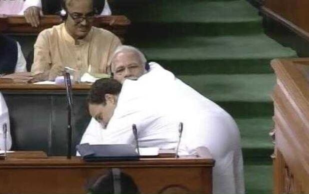 Rahul Gandhi hugs PM Modi after his speech in no-confidence motion  'हिंदू संस्कृती' शिकवत राहुल गांधींनी मोदींची गळाभेट घेतली!