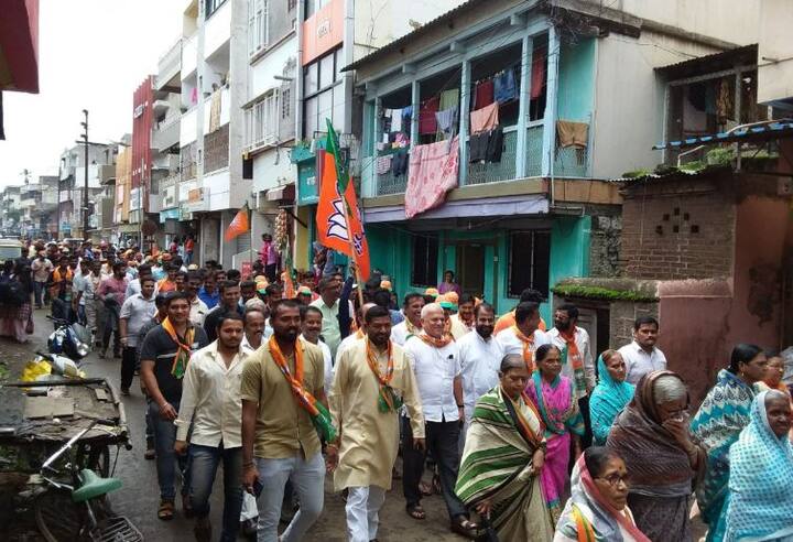 20 प्रचार रथांच्या माध्यमातून देशाचे पंतप्रधान नरेंद्र मोदी, राज्याचे मुख्यमंत्री देवेंद्र फडणवीस, महसूल मंत्री चंद्रकांत पाटील यांच्यासह भाजपच्या स्थानिक नेत्यांपर्यंत या मान्यवरांची भाषणे या प्रचार रथांद्वारे प्रसारित केली जाणार आहेत.