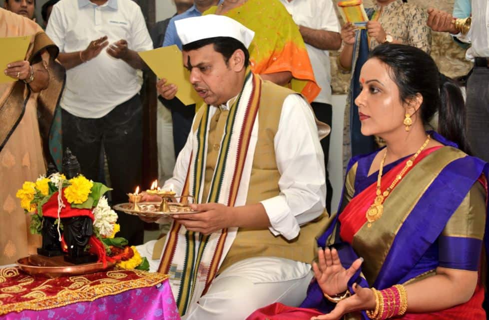 CM Devendra Fadnavis perform vitthal puja at varsha bungalow आषाढीनिमित्त मुख्यमंत्र्यांनी 'ती' थरारक आठवण सांगितली