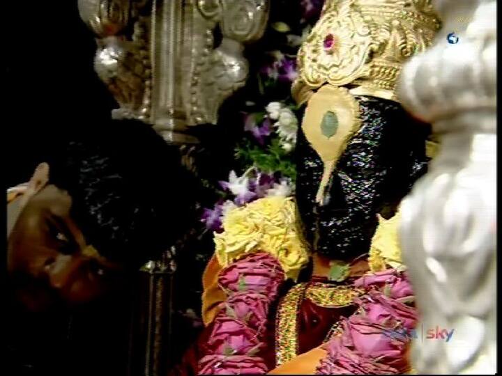 शेतकऱ्याच्या मालाला हमीभाव मिळावा अशी मागणी विठ्ठलाकडे केल्याचं यावेळी जाधव दाम्पत्यानं सांगितलं.