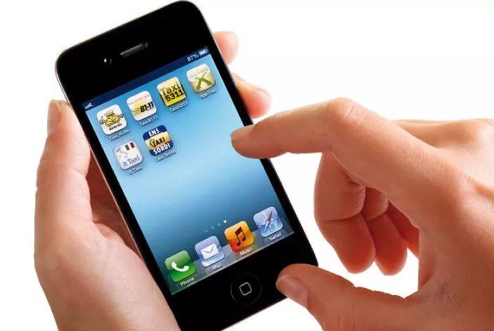 जगप्रसिद्ध मोबाईल कंपनी अॅपल आणि ट्राय यांच्यात डीएनडी अॅपवरुन खडाजंगी सुरु आहे. स्पॅम कॉलच्या रिपोर्टसाठी अॅपलने डीएनडी अॅप इन्स्टॉल करावं अशी ट्रायने मागणी केली आहे.