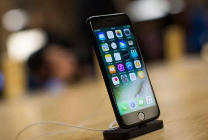 हे अॅप सध्या अॅन्ड्रॉईडच्या प्लेस्टोअरवर उपलब्ध आहे. मात्र अॅपलने आपल्या आय स्टोअरमध्ये या अॅपला जागा दिली नाही.