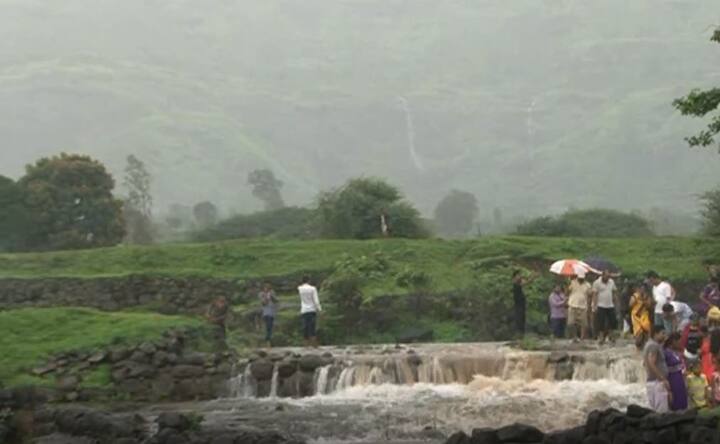 धबधबे, डोंगरकडे, जलाशय, हिरवी झाडे पर्यटकांच्या मुख्य आकर्षणाचे केंद्रबिंदू 