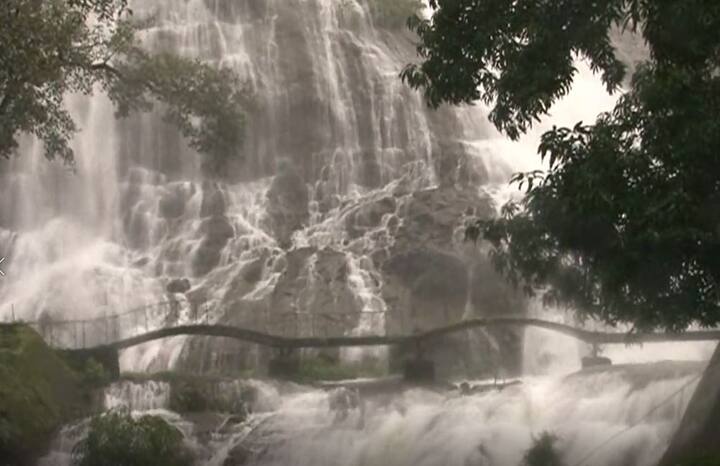 अंब्रेरा धबधबा भंडादऱ्यातील मुख्य आकर्षण आहे. 