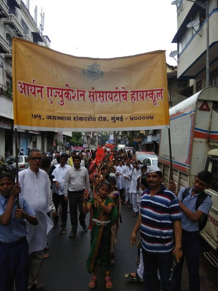 पाहा आणखी फोटो.... 
