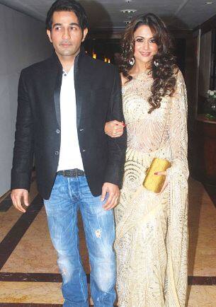 माजी व्हीजे आणि अभिनेत्री अमृता अरोराने बांधकाम व्यावसायिक शकील लडाकसोबत लग्न केलं.