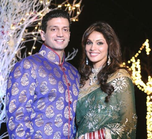 'खल्लास'गर्ल इशा कोप्पीकरने हॉटेलियर टिमी नारंगशी नोव्हेंबर 2009 मध्ये विवाह केला