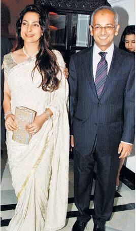 माजी मिस इंडिया आणि अभिनेत्री जुही चावला व्यावसायिक जय मेहता यांच्यासोबत लग्नाच्या बेडीत अडकली.