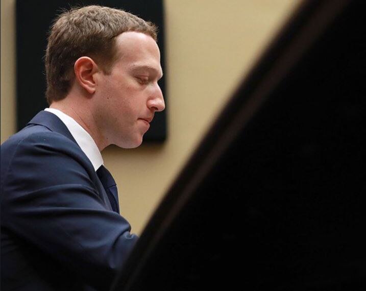 Facebook CEO Mark Zuckerberg loses approximately 1153 billion in two hours मार्क झुकरबर्गचं सुमारे 1153 अब्ज रुपयांचं नुकसान!