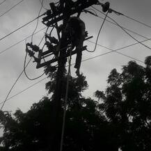 शॉक लागून खांबावरच प्रशिक्षणार्थी वीज कर्मचाऱ्याचा मृत्यू