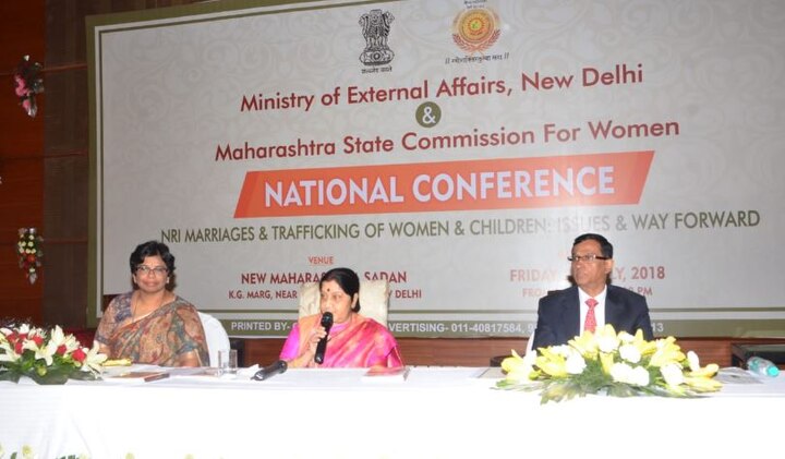 Online warrants to solve problems in NRI marriage says sushma swaraj NRI विवाहातील समस्या दूर करण्यासाठी लवकरच ऑनलाईन वॉरंट