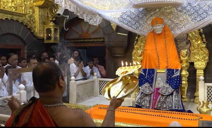 साई संस्थाननेही भाविकांचं मोठ्या उत्साहात स्वागत केलं. 