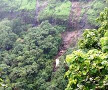 रायगडमधील पोलादपूर घाटात बस दरीत कोसळली, 32 जणांचा मृत्यू