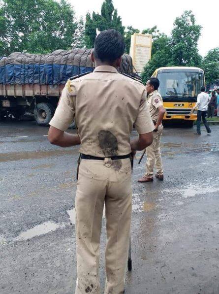 viral check truth behind viral photo of police constable वायरल चेक : कोण आहे हा पोलीस कर्मचारी?