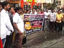 पुण्यात गिरीश बापट, वंदना चव्हाणांच्या घरासमोर ठिय्या