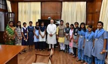 कोल्हापुरातील विद्यार्थ्यांनी घेतली पंतप्रधान नरेंद्र मोदींची भेट