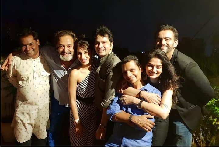 नेहमीप्रमाणे आस्ताद काळे, रेशम टिपणीस, सुशांत शेलार, भूषण कडू, जुई गडकरी, स्मिता गोंदकर यांचा गट बऱ्याचशा फोटोंमध्ये एकत्र दिसला.