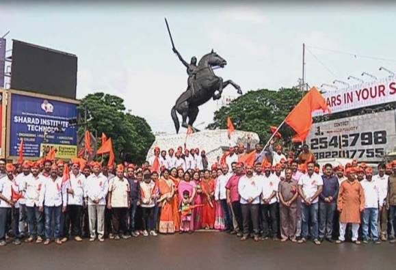 मराठा आरक्षणासाठी कोल्हापुरात राजघराणी रस्त्यावर