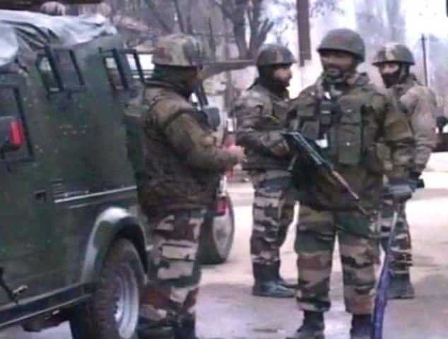 jammu and kashmir four terrorist killed in baramulla and shopian जम्मू-काश्मीर : चार दहशतवाद्यांचा खात्मा, एक जवान शहीद