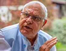 फारुख अब्दुल्लांच्या वसाहतीत बॅरिकेट तोडून कार घुसवली