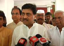 मेगाभरती स्थगित केल्याने अनेकांचे नुकसान: अशोक चव्हाण