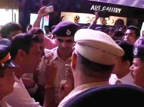 बाहेरचे पदार्थ नेण्यास मनाई, मनसेचा पीव्हीआरमध्ये राडा