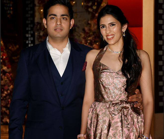 ना फ्रान्स ना इटली, आकाश अंबानीचं लग्न 'या' मंदिरात? Mukesh Ambani's son Akash Ambani and Shloka Mehta wedding destination latest ना फ्रान्स ना इटली, आकाश अंबानीचं लग्न 'या' मंदिरात?