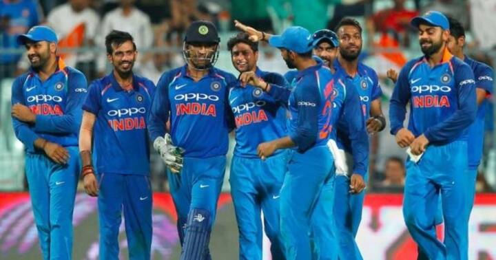 धोनीने भारताकडून 2004 साली पदार्पण केलं होतं, ज्यानंतर त्याने आतापर्यंत अनेक विक्रम रचले आहेत.